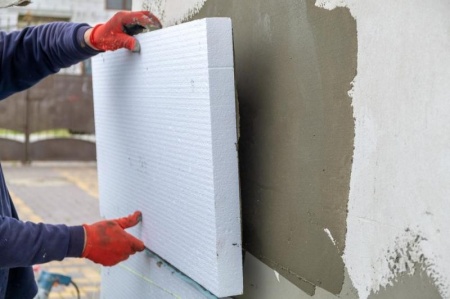 Polystyr&egrave;ne expans&eacute; ou laine de roche, deux choix de panneaux pour isoler une fa&ccedil;ade par l'ext&eacute;rieur
